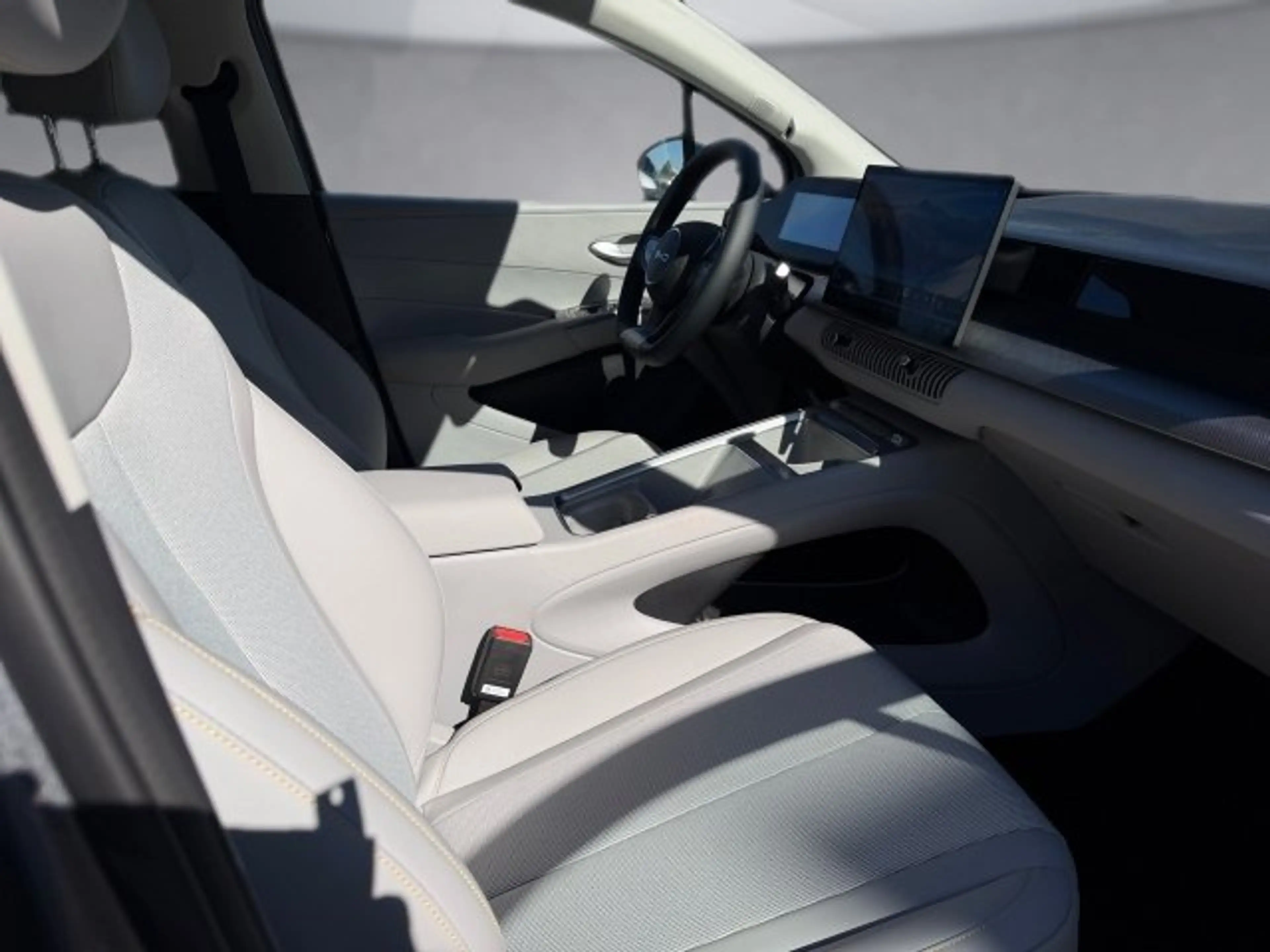 BYD Dolphin G DM-i Comfort — photo 11