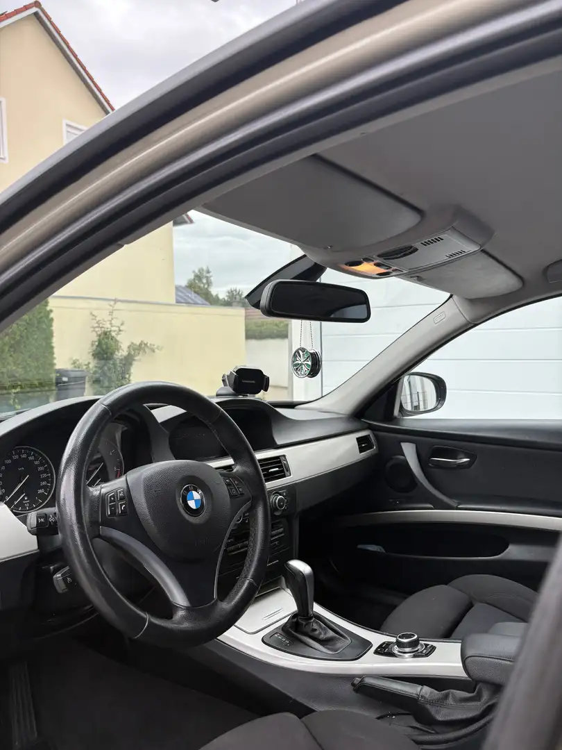 BMW 318 318d DPF Aut. Edition Exclusive - 2