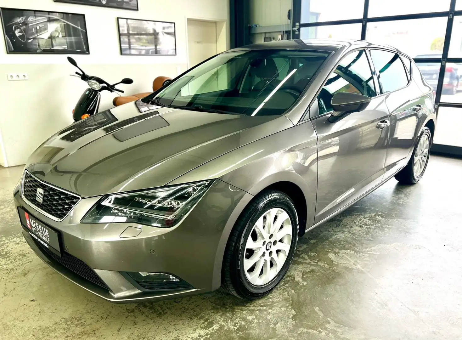 SEAT Leon 1.4 Style+Navi+LED+SHZ+PDC+Full-Link+16" Gris - 1