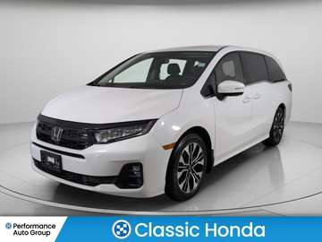 Touring | 8 Passenger | One Owner | Leather | Navi