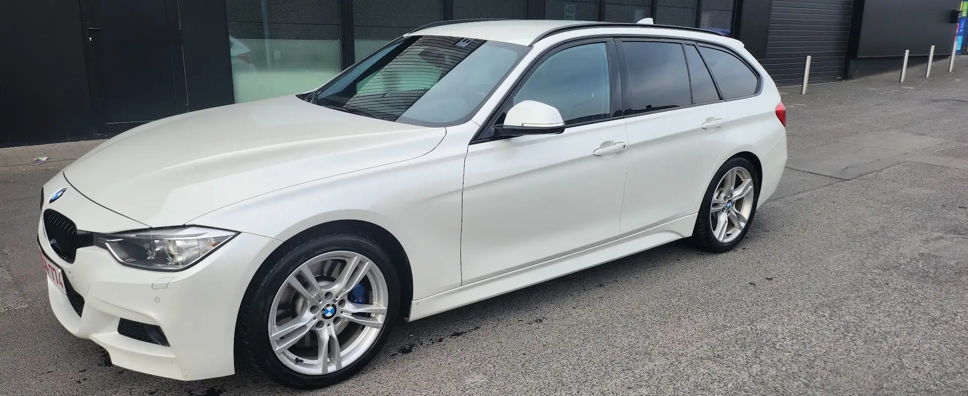 BMW 330 Touring dXA - 1