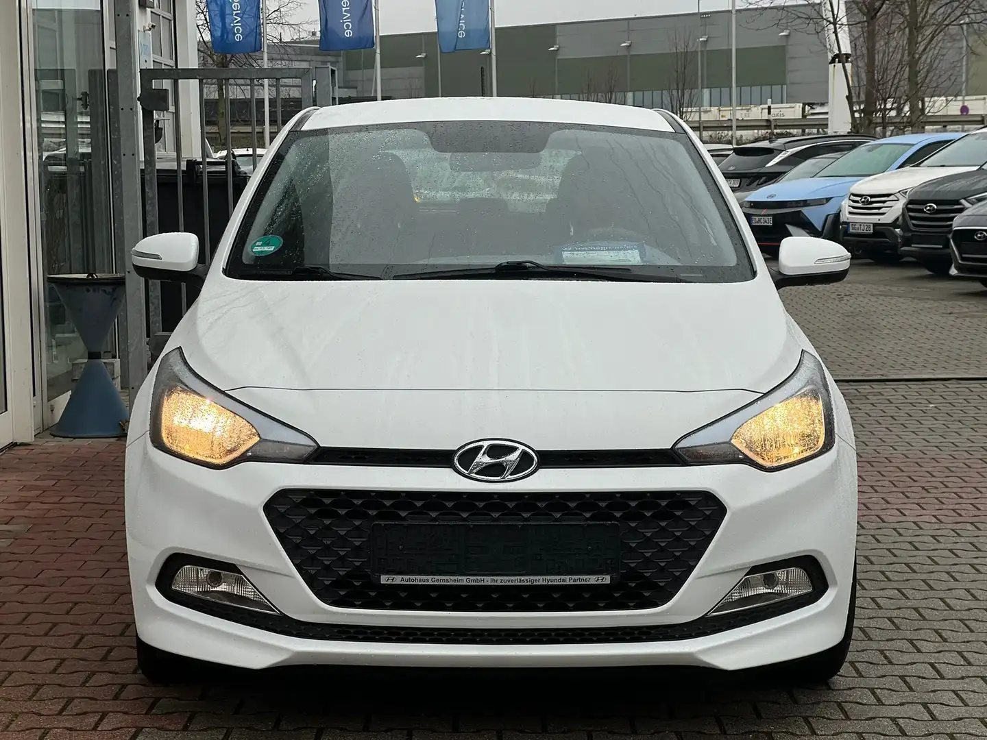 Hyundai i20 Classic 1.2 Weiß - 2