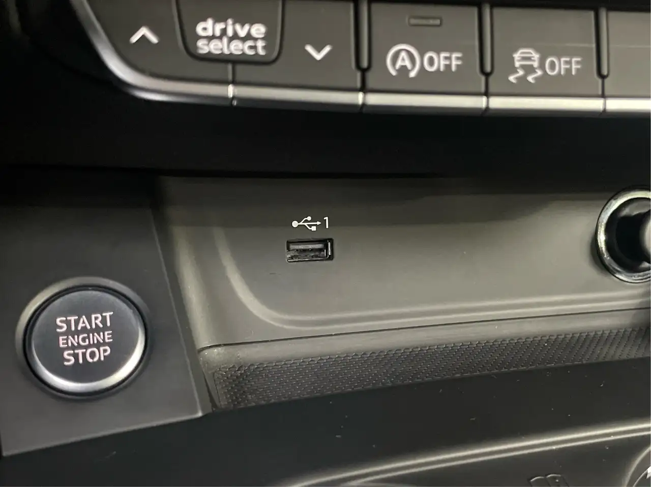 Audi A4 снимка Audi A4