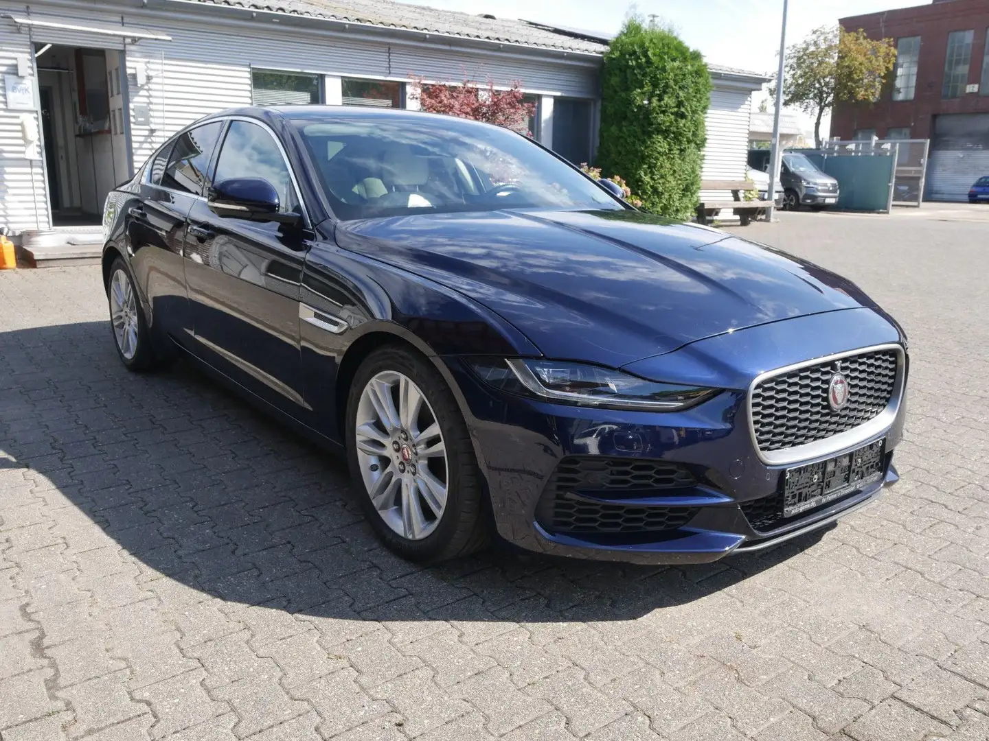 Jaguar XE HSE 2.0 Aut. Leder Navi LED Head-up 360° Bleu - 1
