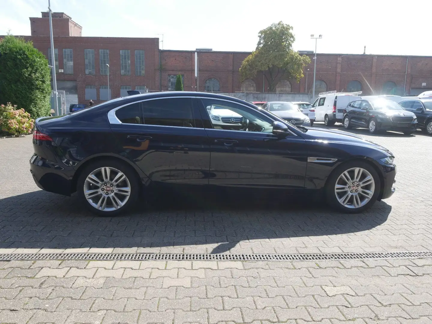 Jaguar XE HSE 2.0 Aut. Leder Navi LED Head-up 360° Bleu - 2