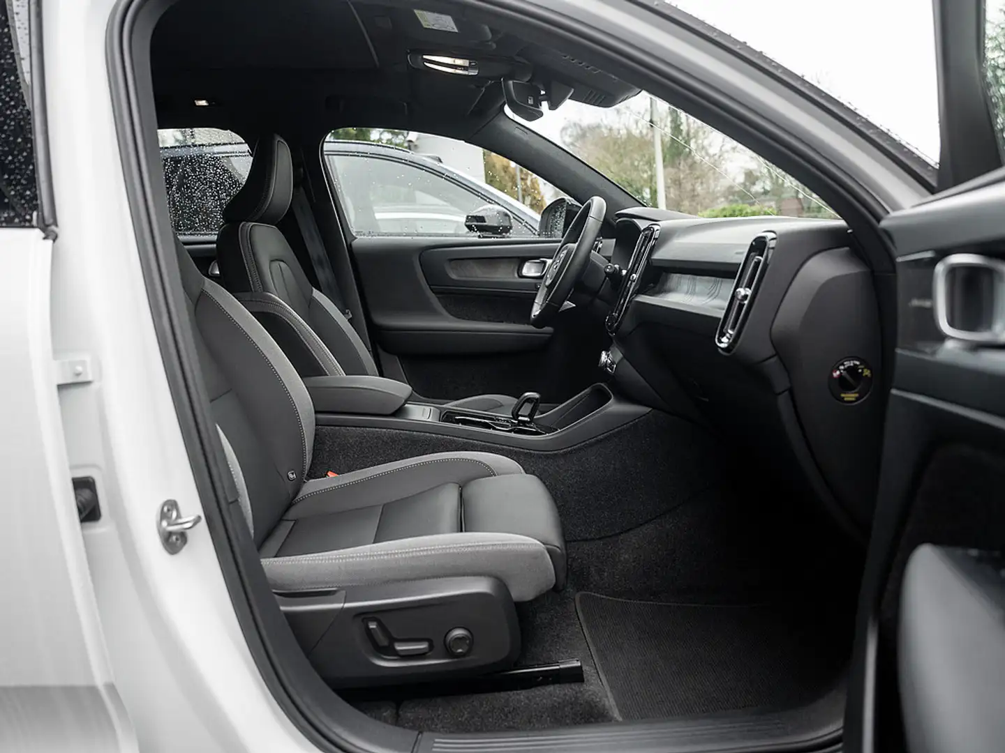 Volvo XC40 Recharge Ultimate Weiß - 2