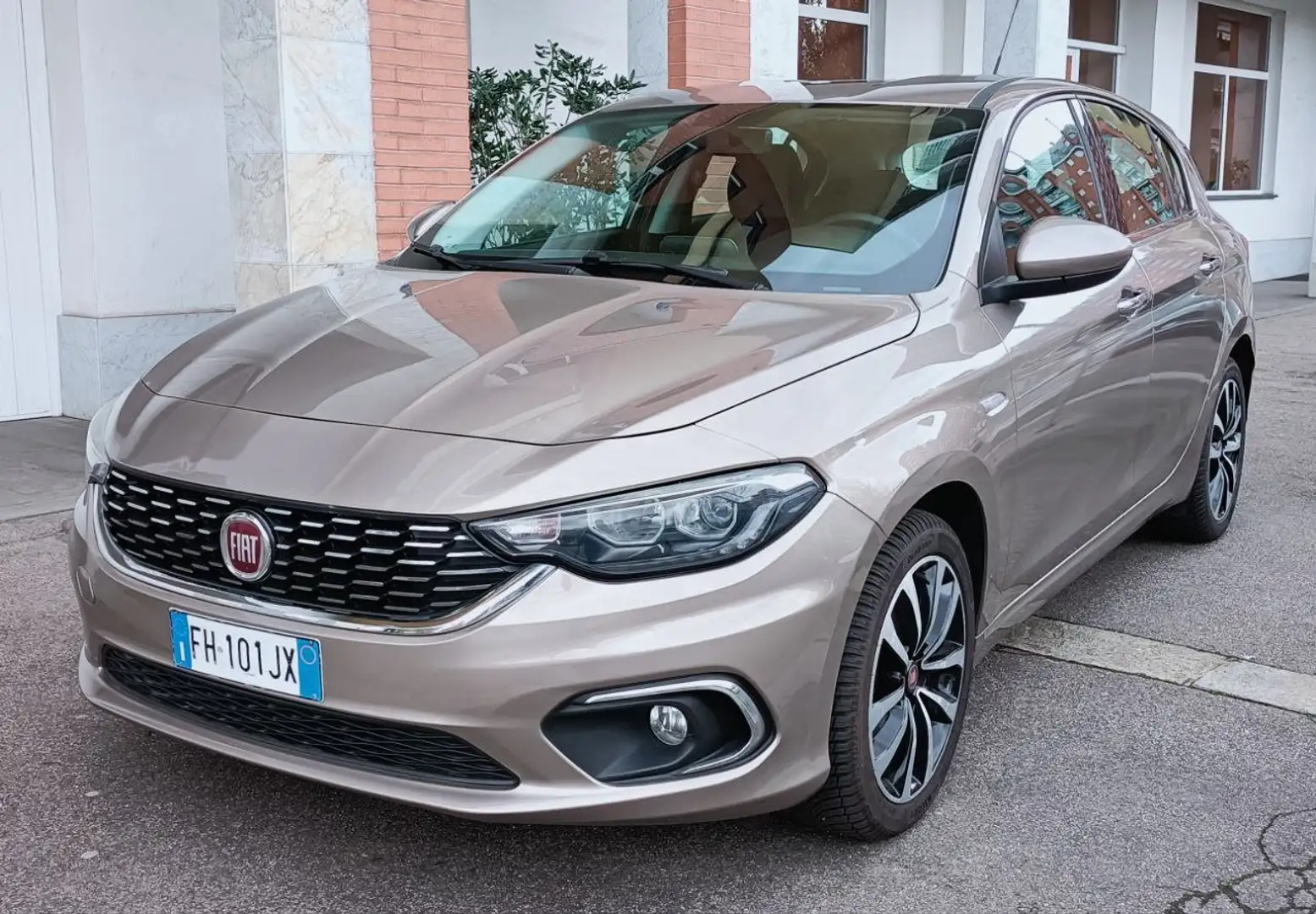 Fiat Tipo Tipo 5p 1.4 tjt Lounge Gpl 120cv Beżowy - 2