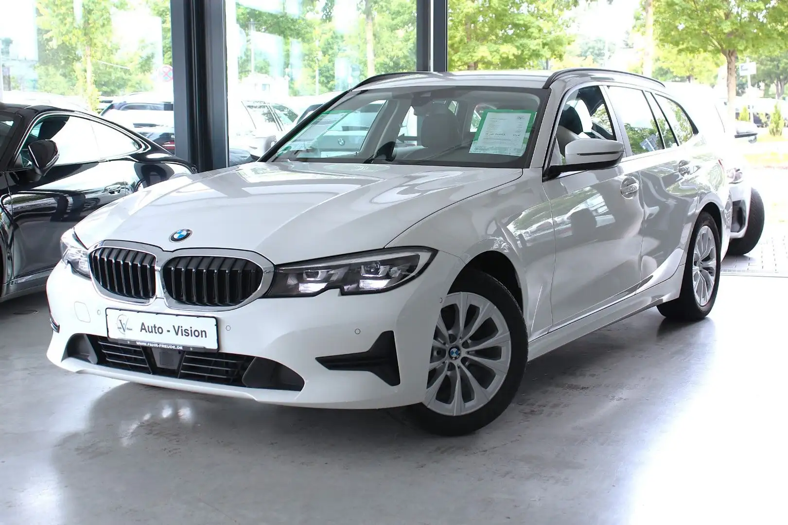 BMW 318 d (G21) Advantage *LED*LHZ*ACC*AppleCP*Sthz Weiß - 1