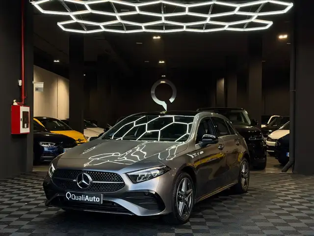Mercedes-Benz A 250 e con tecnologia hibrida EQ