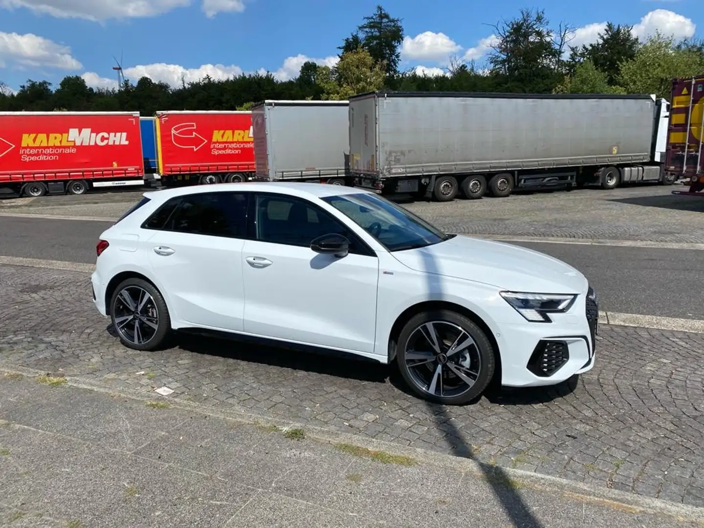 Audi A3 40 TFSI e S line Weiß - 1