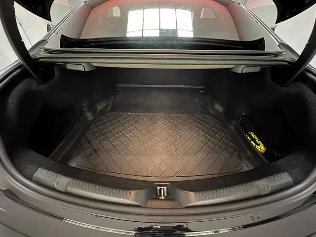 Mercedes-Benz E-Class view 18