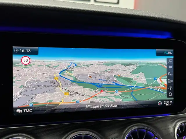 Mercedes-Benz E-Class view 19
