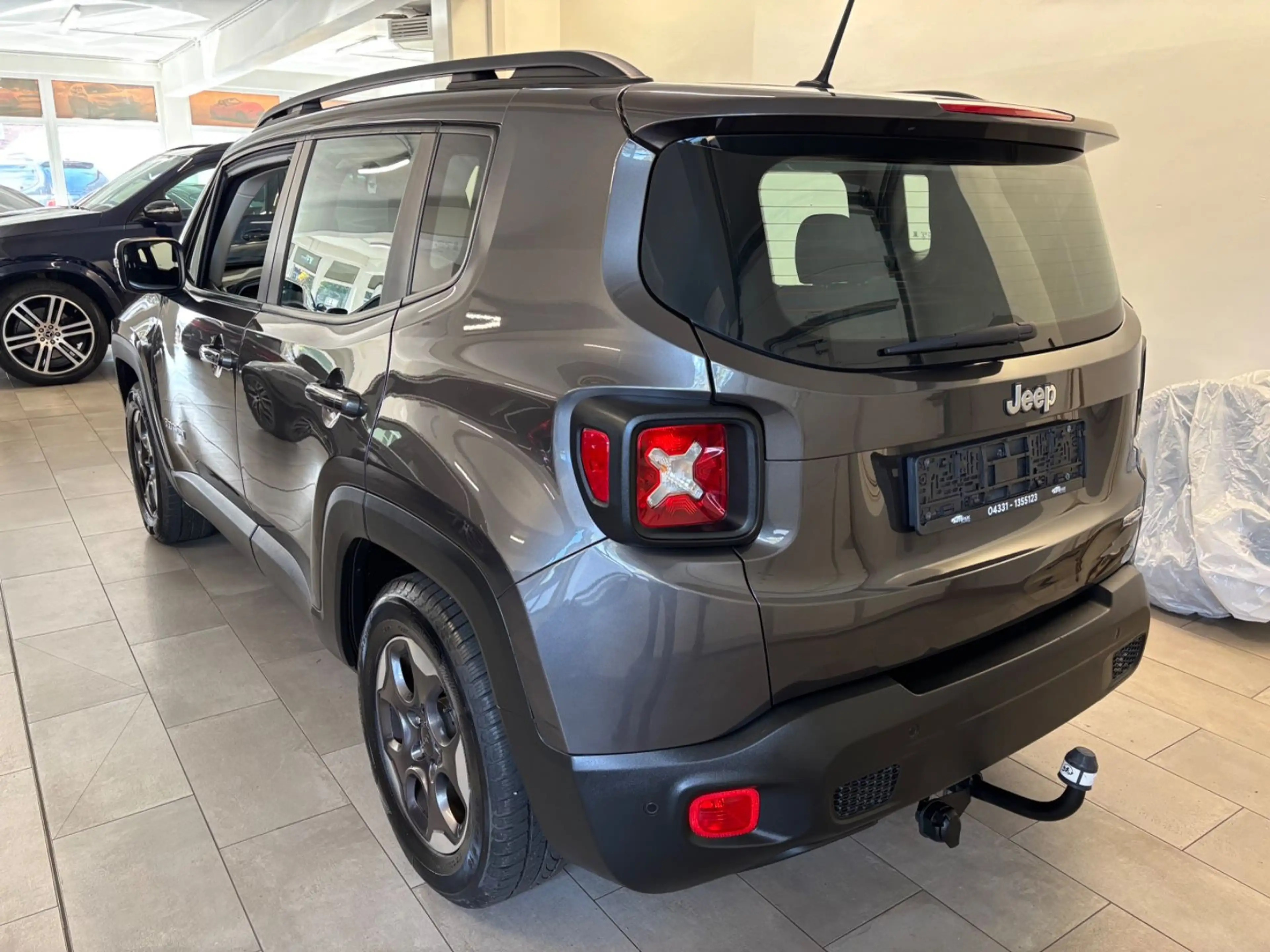 Jeep Renegade Longitude Adventure Edition FWD — photo 3