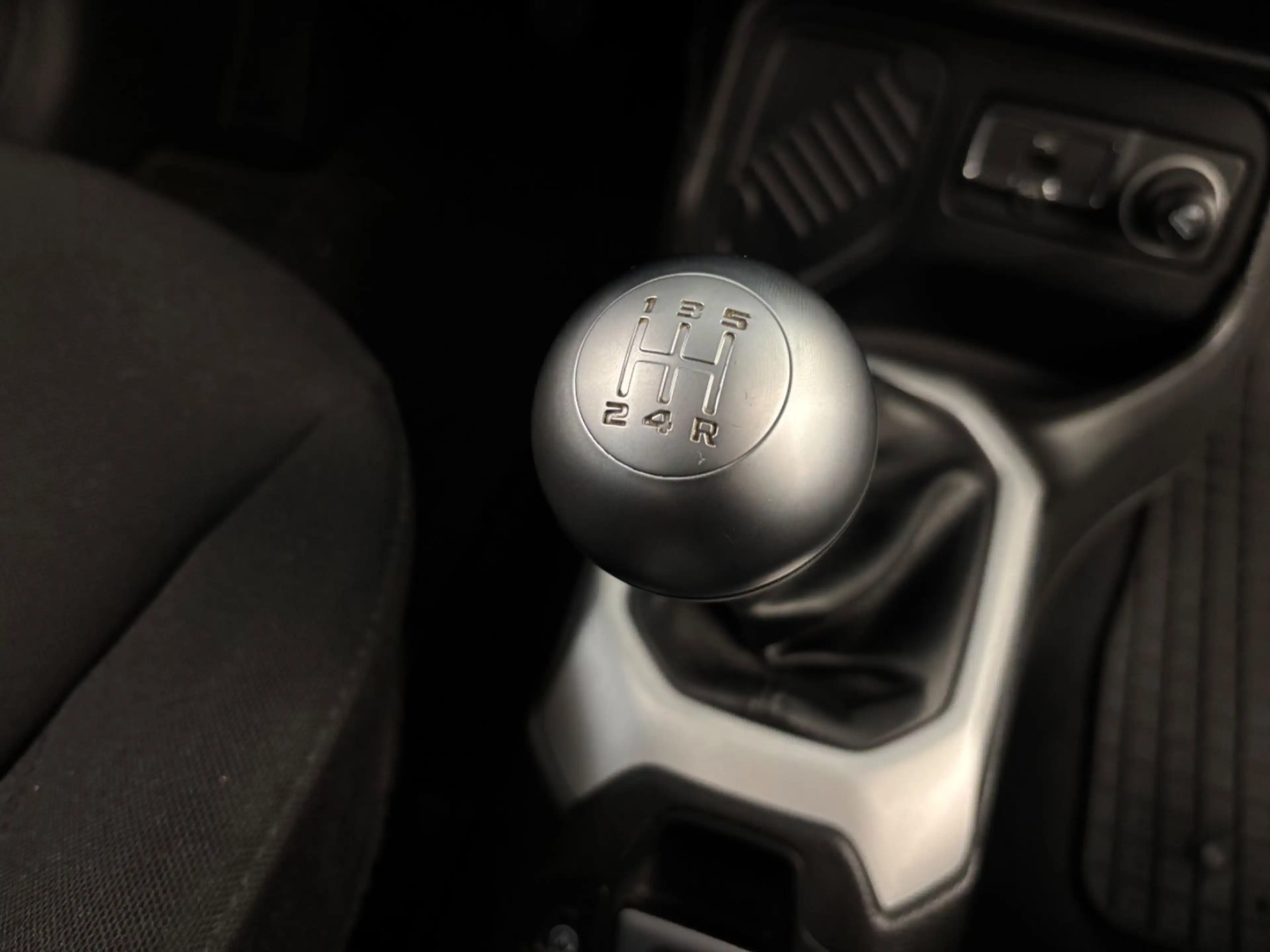 Jeep Renegade Longitude Adventure Edition FWD — photo 12