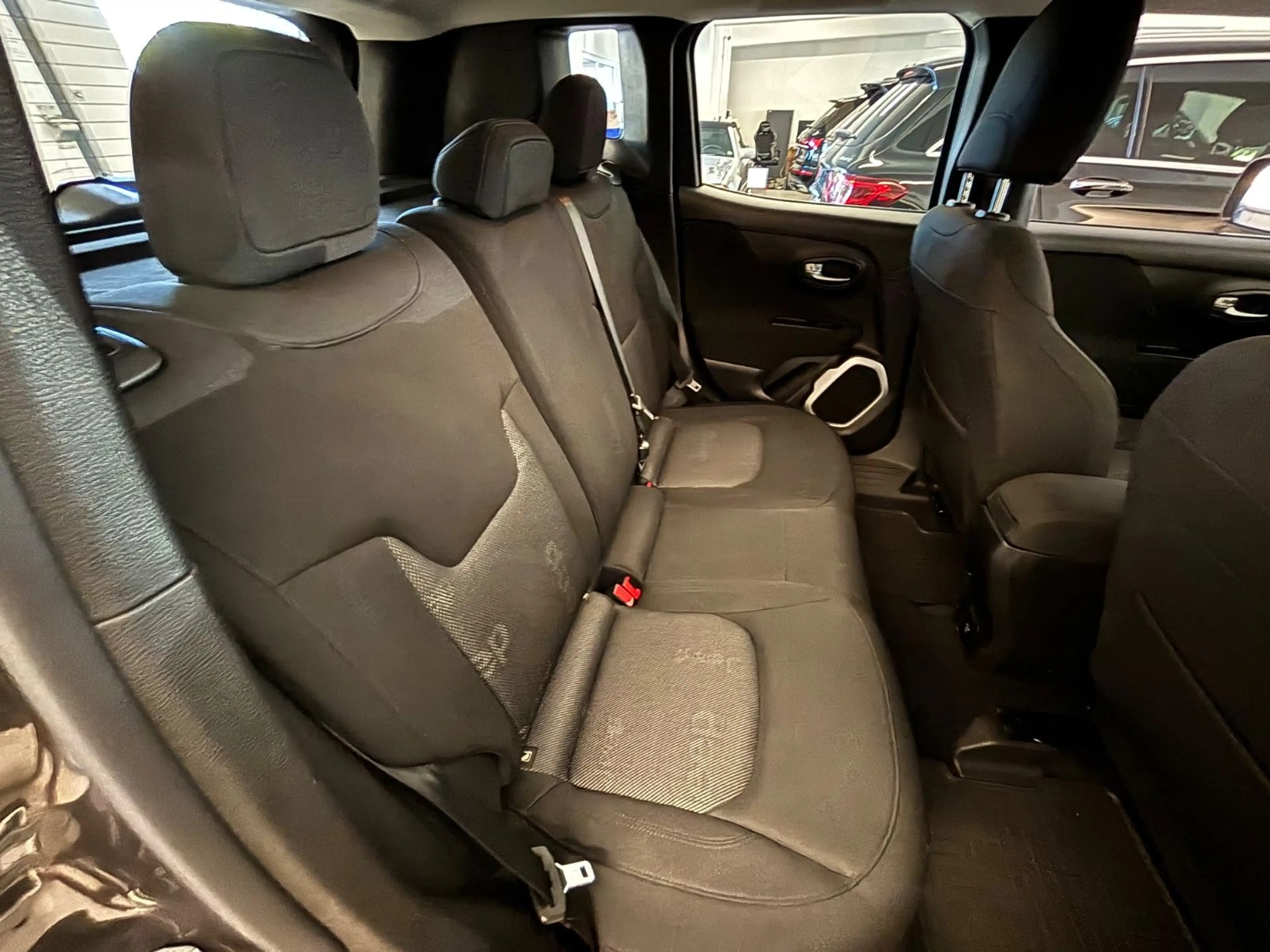 Jeep Renegade Longitude Adventure Edition FWD — photo 11