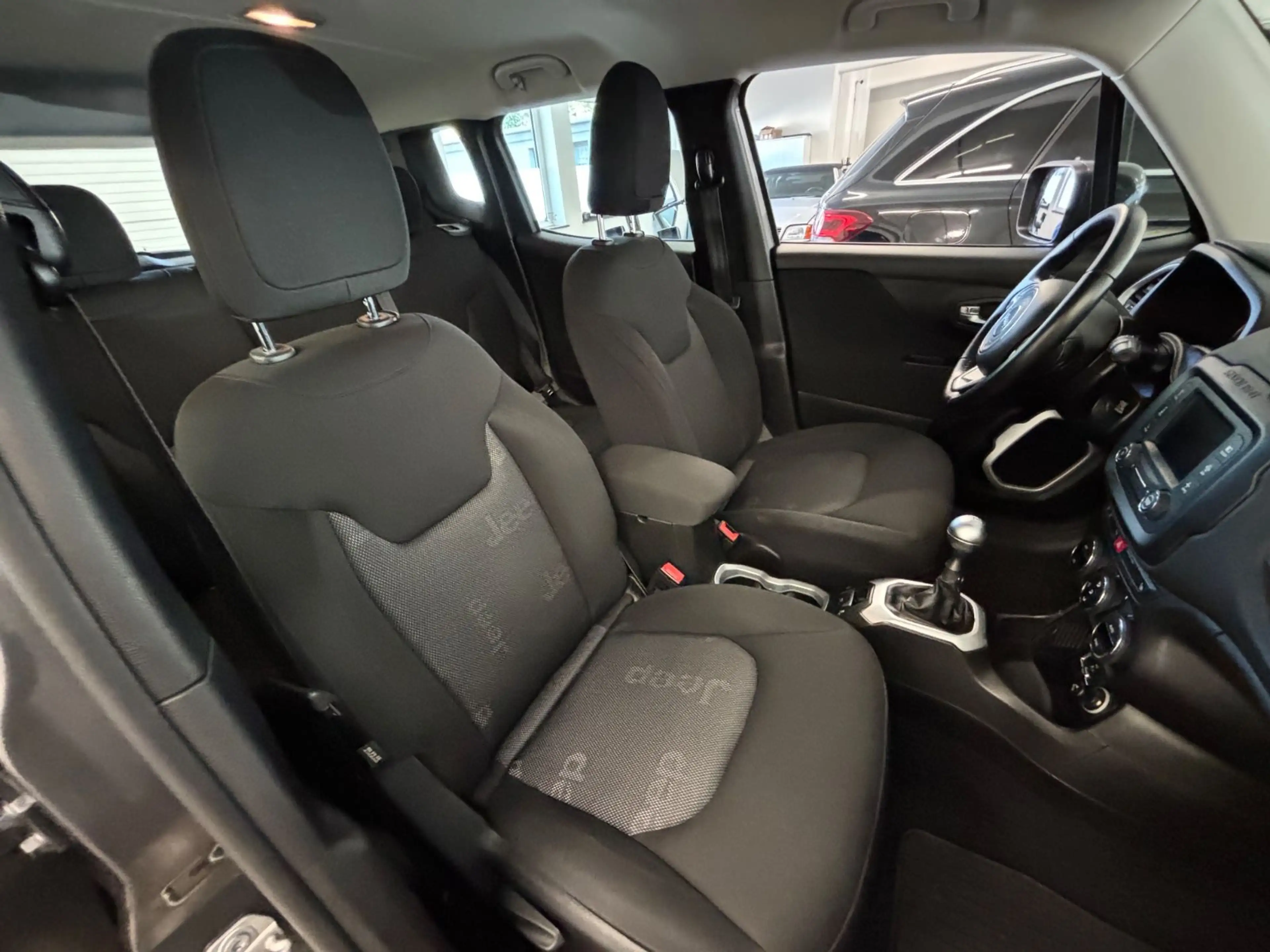 Jeep Renegade Longitude Adventure Edition FWD — photo 9
