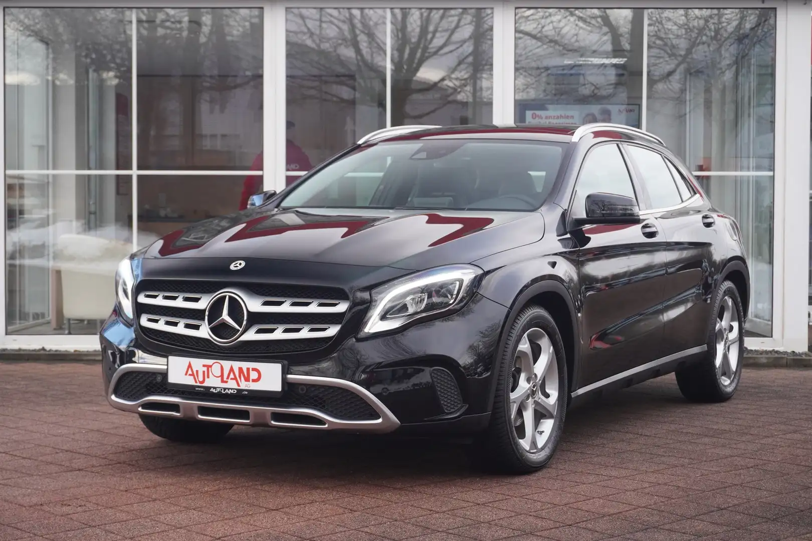 Mercedes-Benz GLA 180 AMG Line LED Navi Panorama Sitzheizung Noir - 2