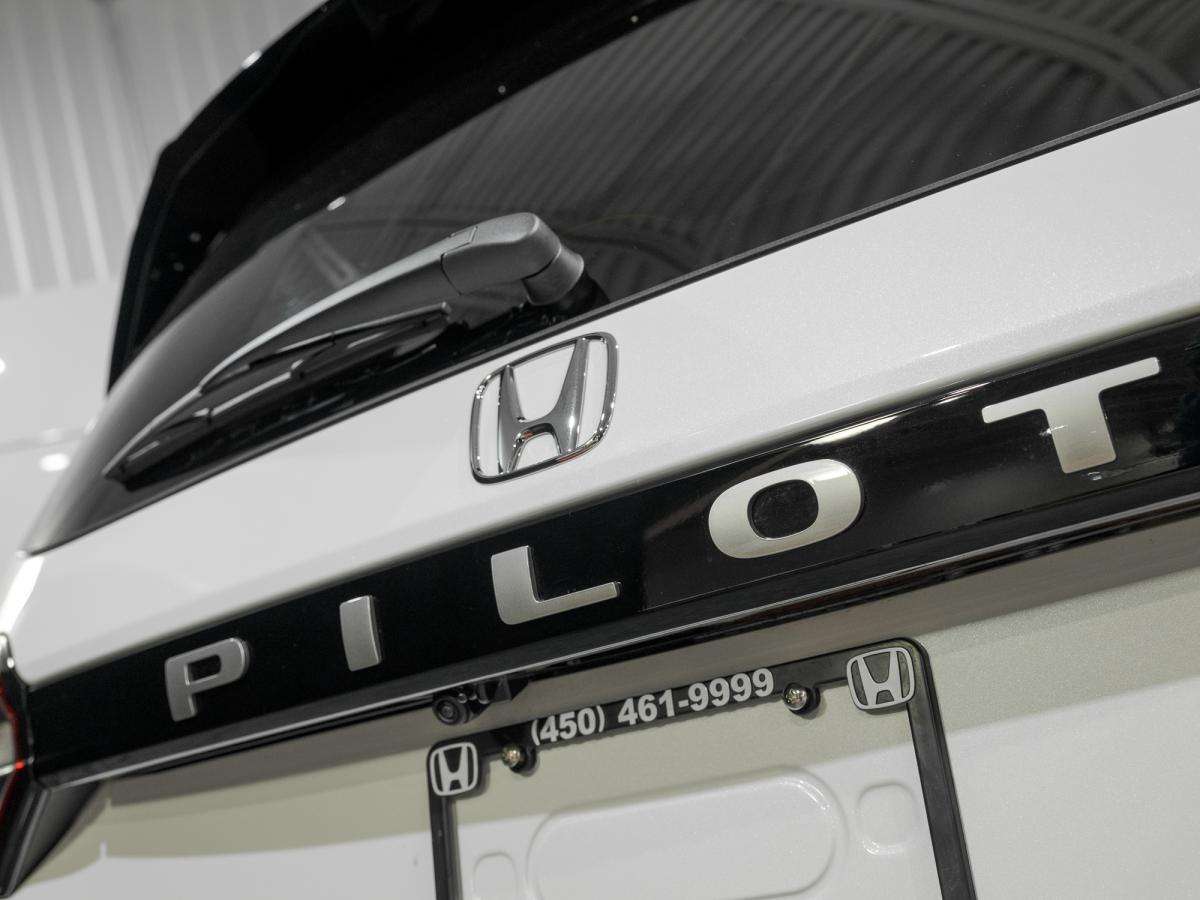 2026 Honda Pilot TOURING +  TRES TRES RARE SUR LE MARCHÉ! — снимка 1