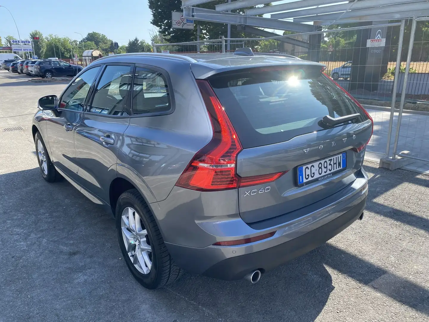 Volvo XC60 B4 (d) AWD Geartronic Business Grigio - 2