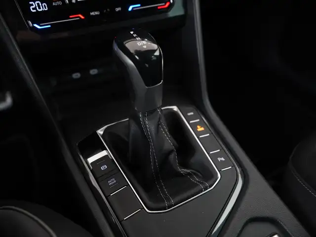 Volkswagen Tiguan view 12