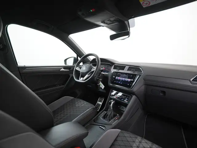 Volkswagen Tiguan view 2