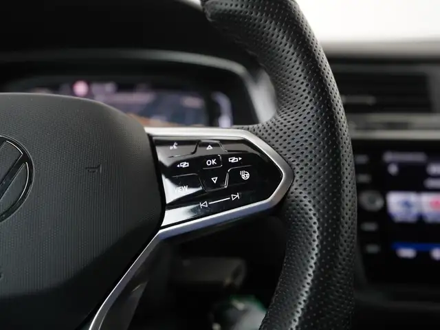 Volkswagen Tiguan view 11