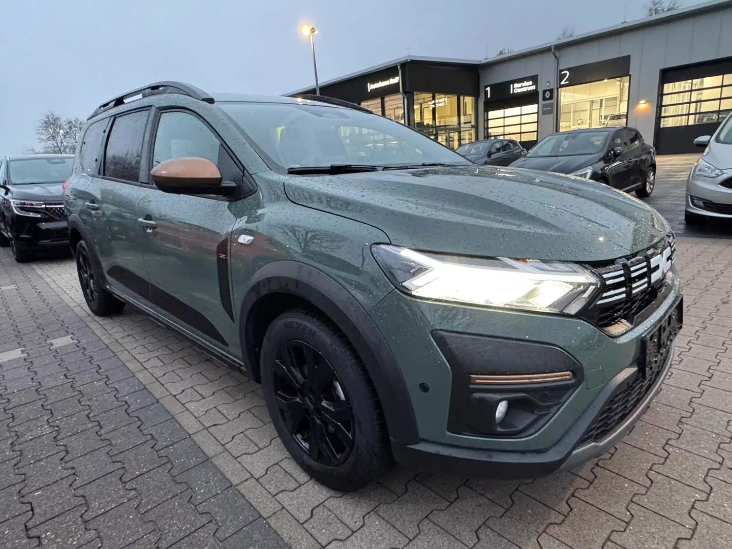 Dacia Jogger Extreme+ TCe 110 | 7 Sitze | KLIMA Grün - 1