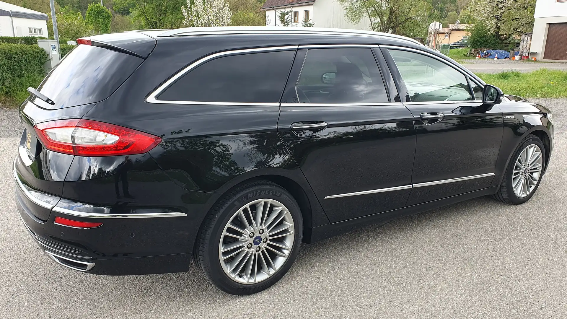 Ford Mondeo Vignale 2,0 Automatik / LED / NAVI / Kamera Negro - 2