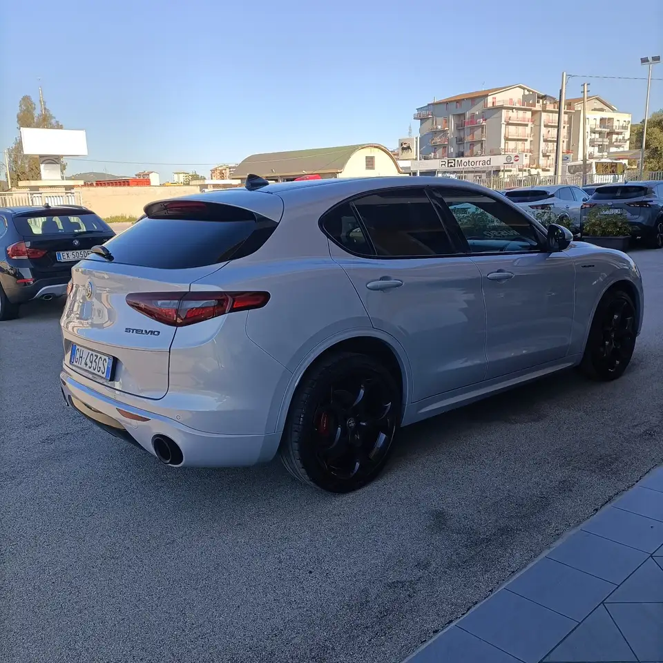Alfa Romeo Stelvio 2021
