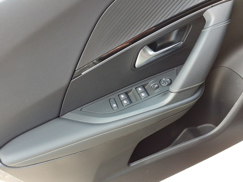 Peugeot 2008 (P1)(11.2019->) GT — photo 12
