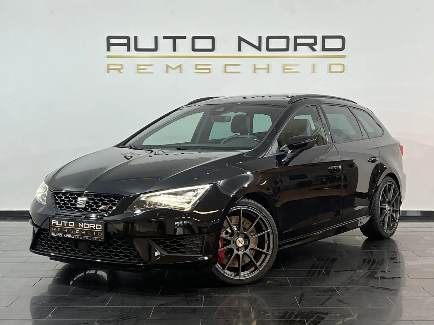 SEAT Leon Cupra 290 ST*Perf.Paket*DSG*Pano*Brembo*Cam Schwarz - 1
