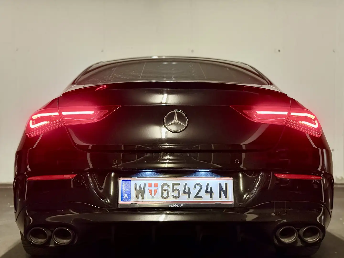 Mercedes-Benz CLA 200 7G-DCT AMG Line Schwarz - 2