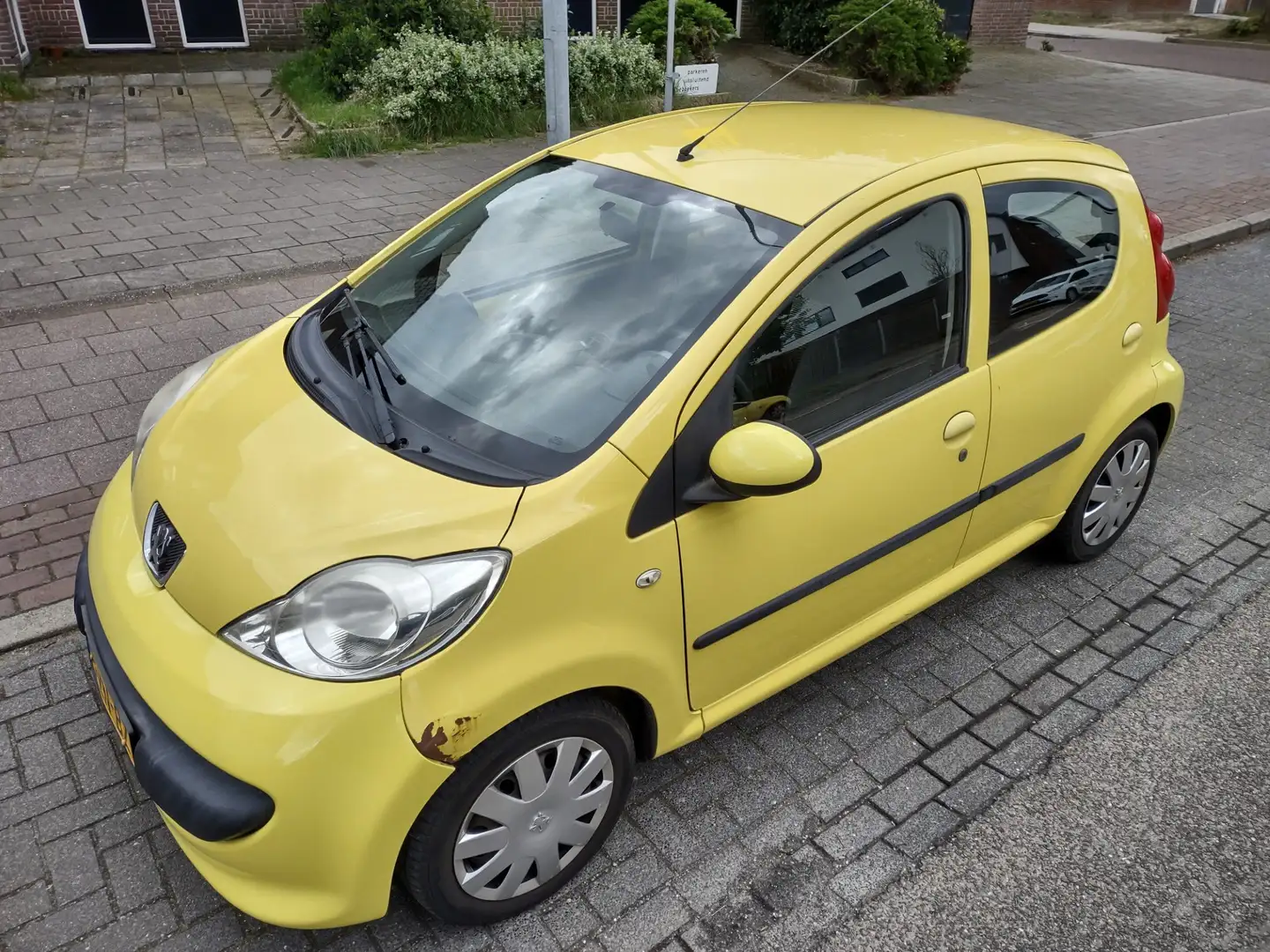 Peugeot 107 107 1.0-12V XS Geel - 2
