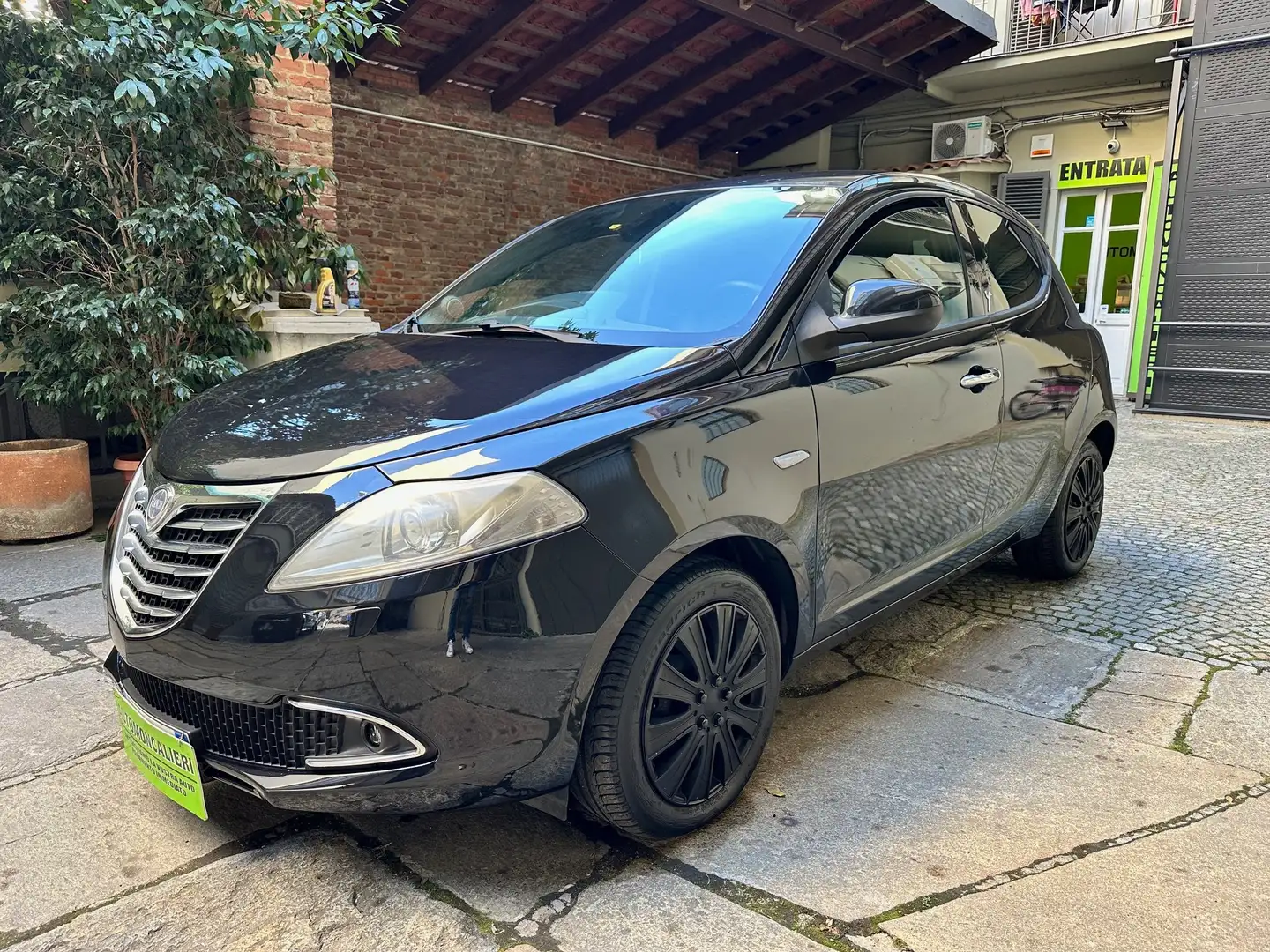 Lancia Ypsilon 1.2 *Sensori Park - Bluetooth - tetto da rivedere Schwarz - 1