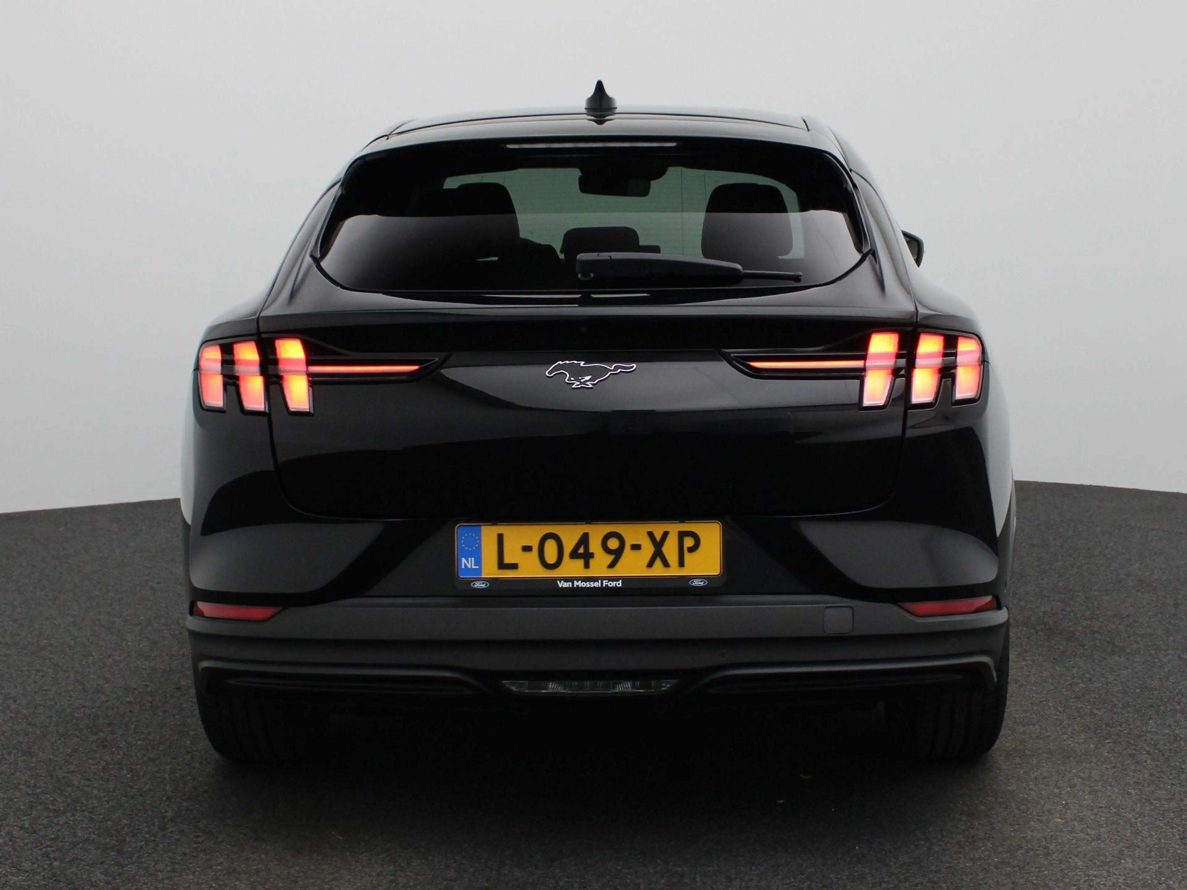 Ford Mustang Mach-E RWD 75 kWh — photo 5