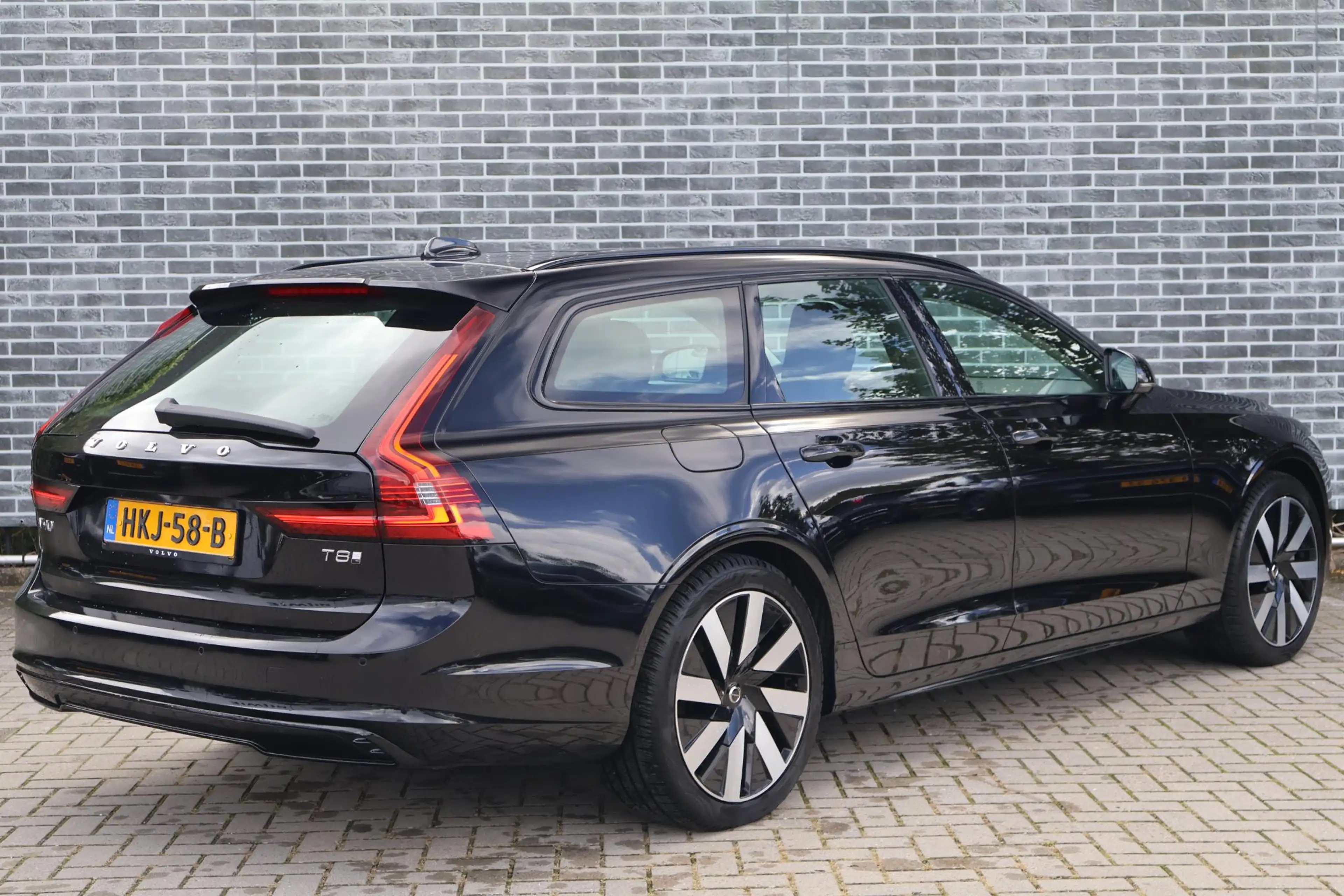 Volvo V90 2.0 T8 Plug-in Hybrid AWD Ultra Dark | PHEV Long R — photo 4