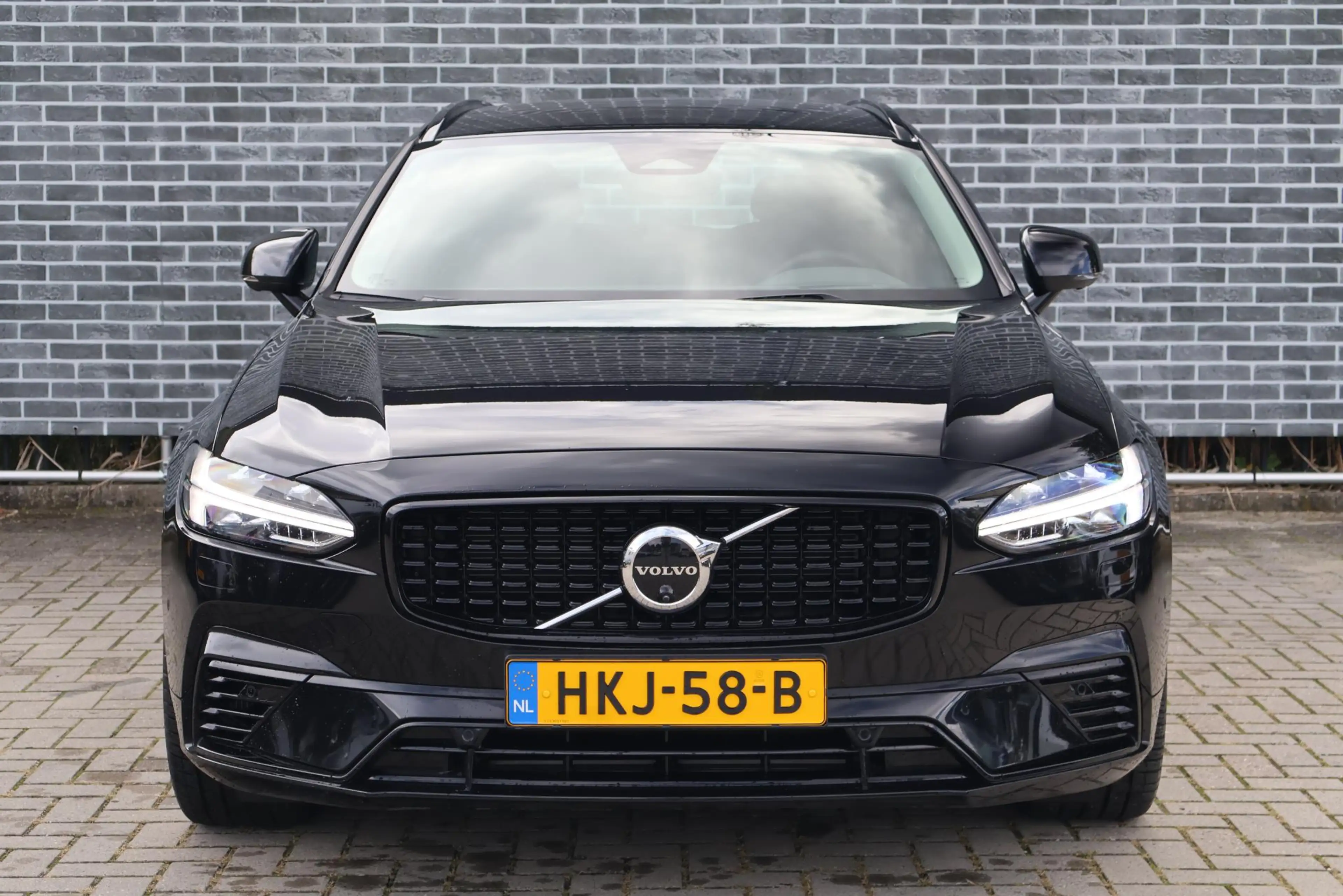 Volvo V90 2.0 T8 Plug-in Hybrid AWD Ultra Dark | PHEV Long R — photo 3
