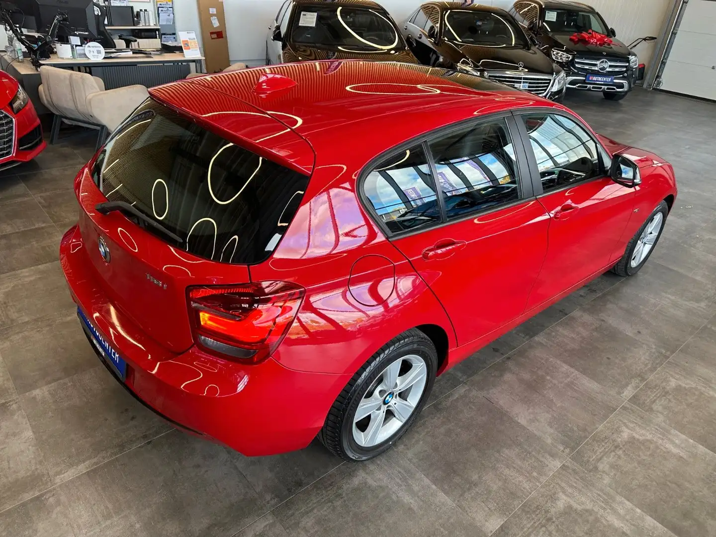 BMW 118 i Lim. 5-trg. *1. Hand*Klima*Navi*Kamera*DAB Rot - 2