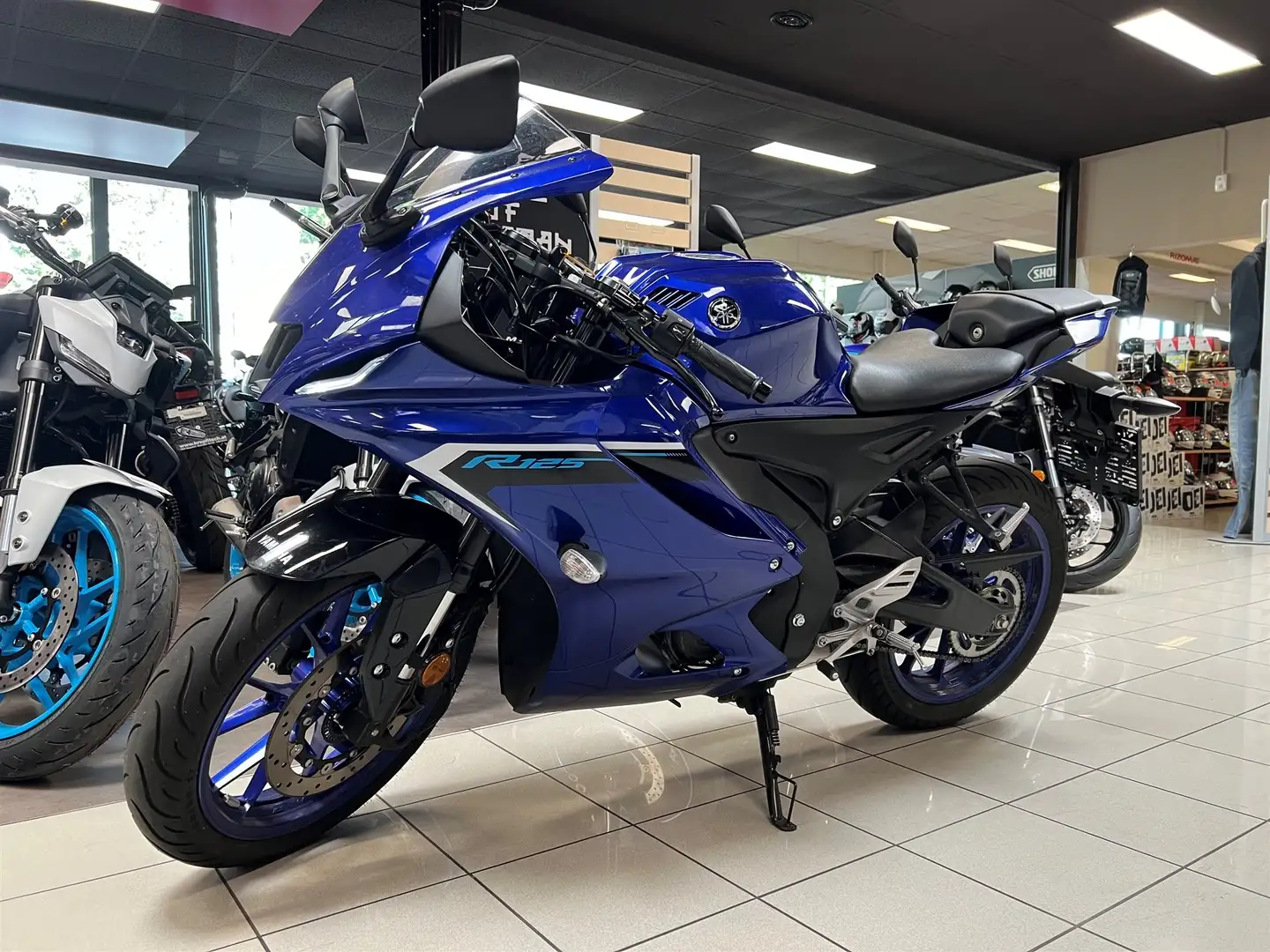 Yamaha YZF-R125 - 1