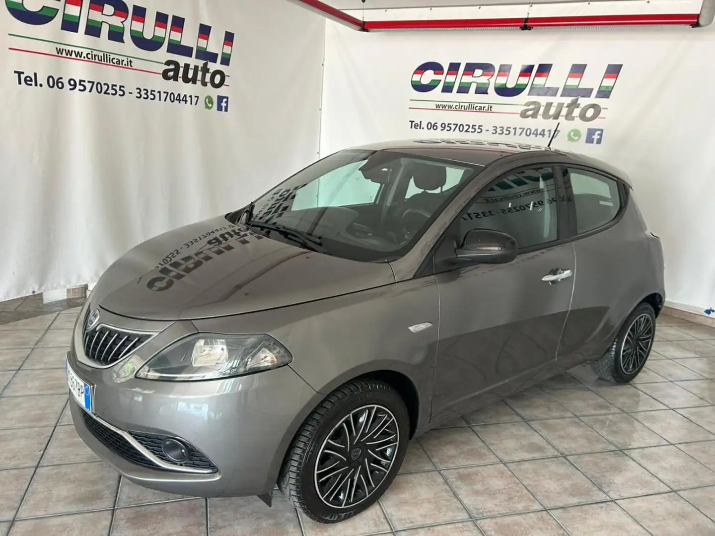 Lancia Ypsilon 1.0 FireFly 5 porte S&S Hybrid GOLD Grigio - 2