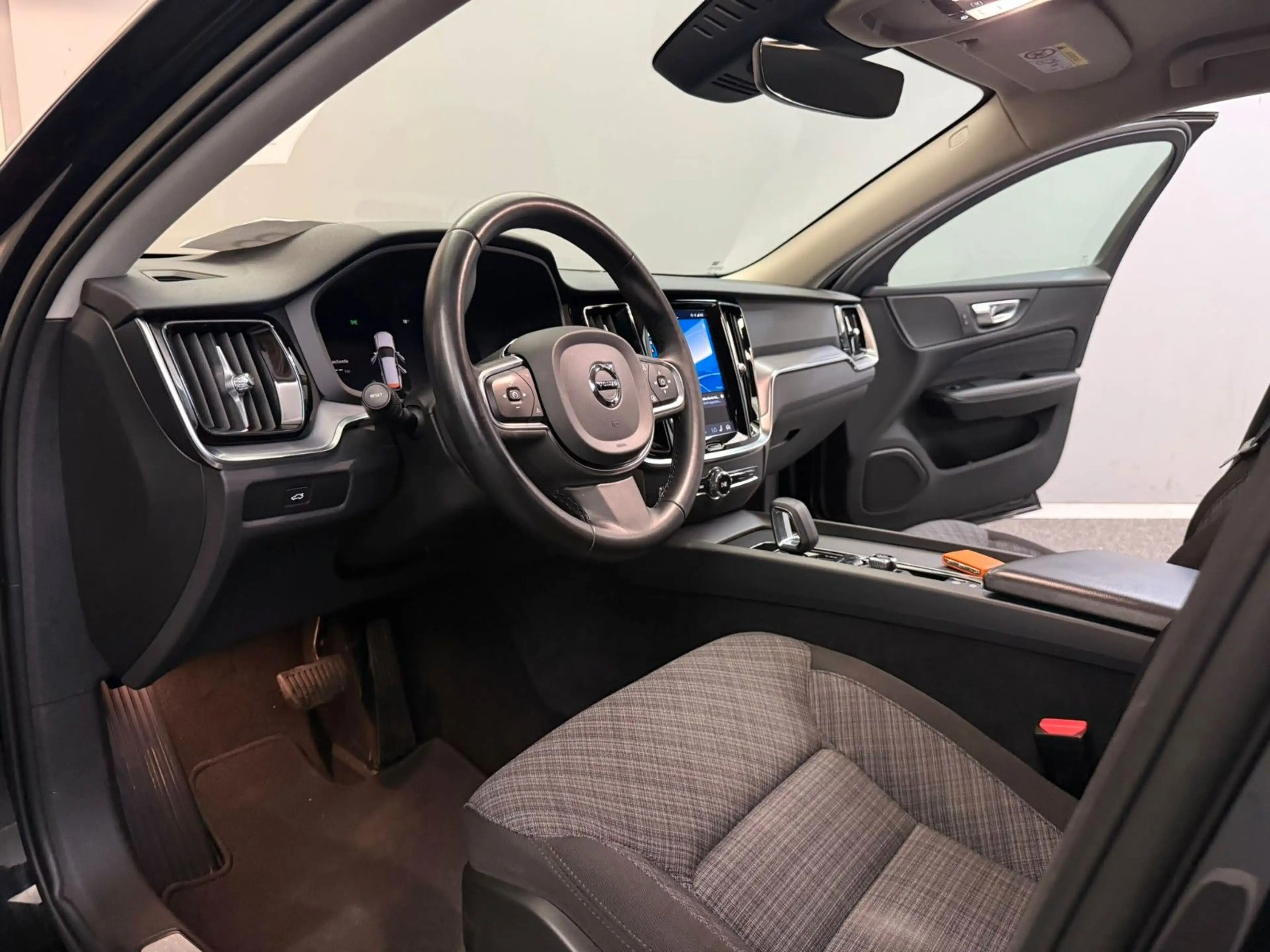 Volvo V60 Core*LED*WINTER-PAKET*AHK*KAMERA*TOP — photo 9