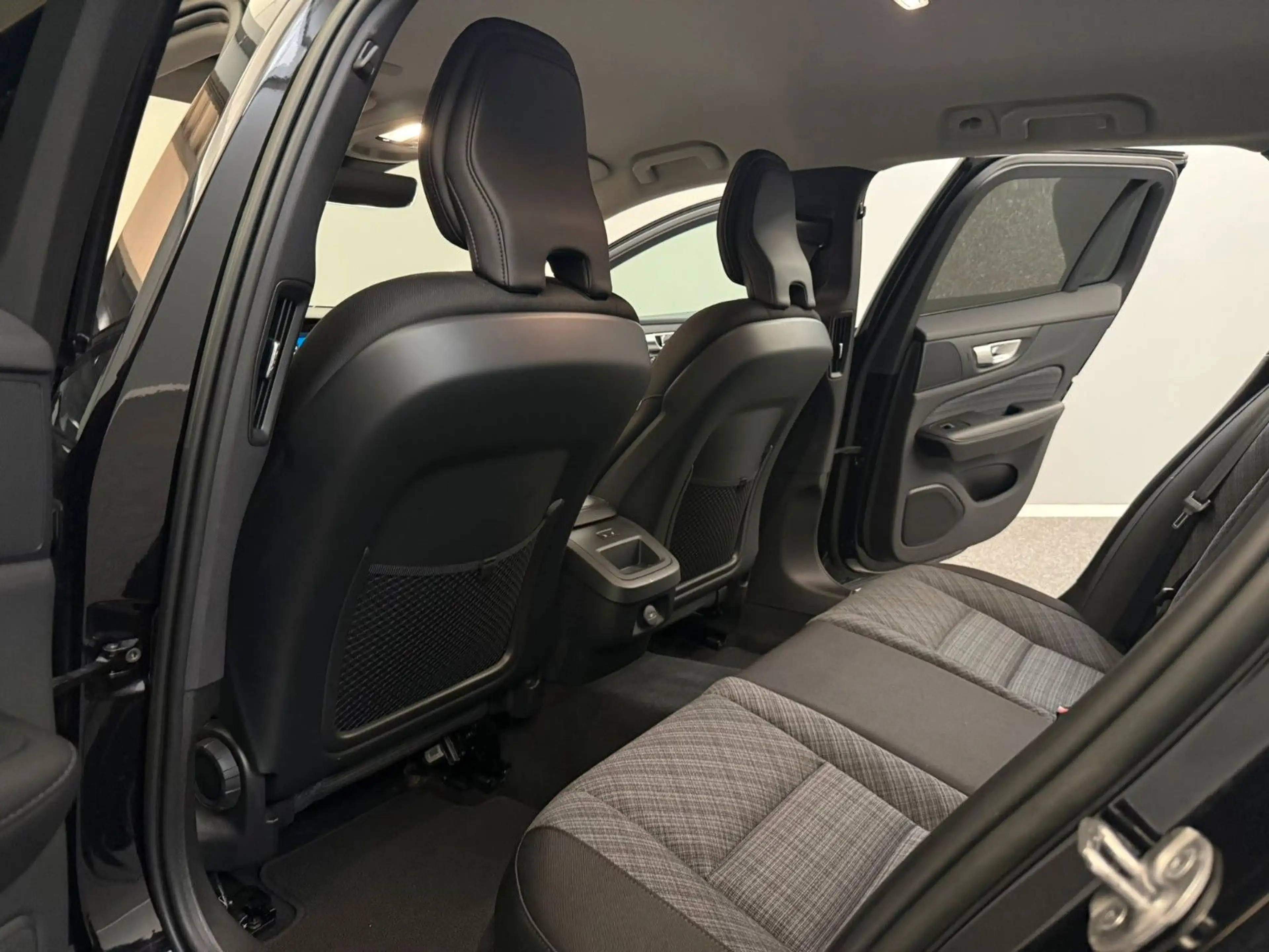 Volvo V60 Core*LED*WINTER-PAKET*AHK*KAMERA*TOP — photo 12