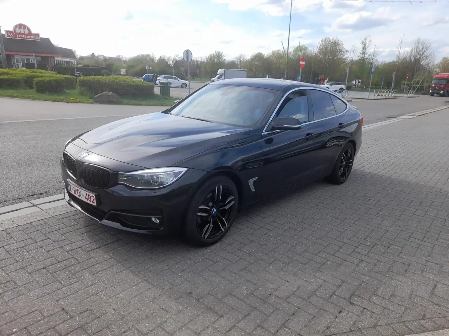 BMW 318 Gran Turismo d - 2