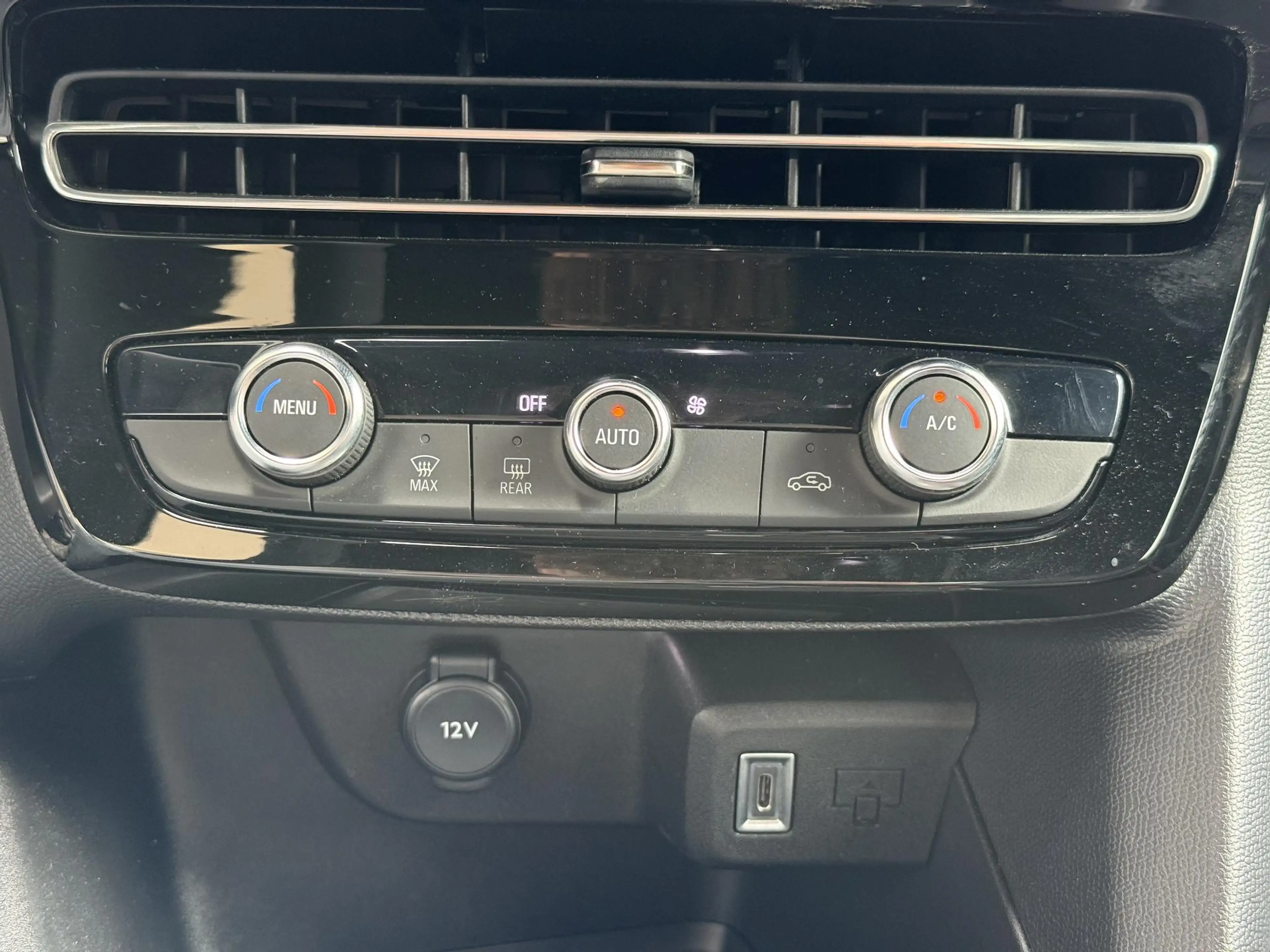 Opel Mokka-E Electric GS 54 kWh | Two Tone | Achteruitrijcamera — photo 14