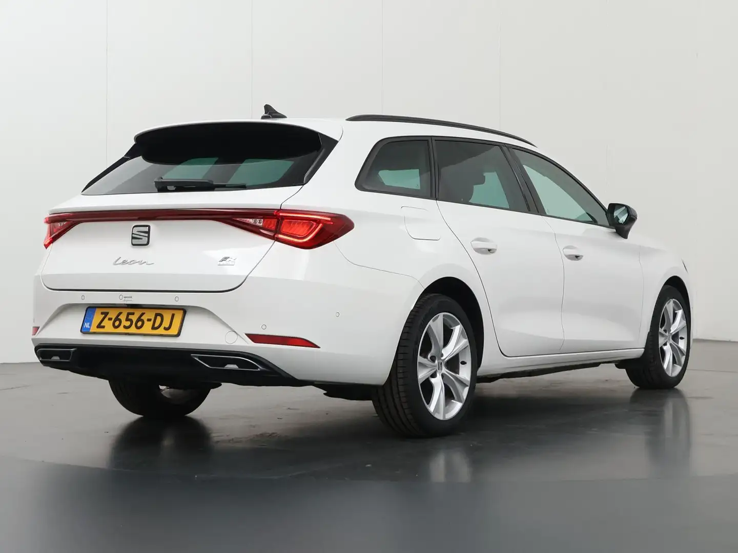 SEAT Leon e-Hybrid Sportstourer 1.4 TSI eHybrid PHEV FR | Navigatiesy Bílá - 2