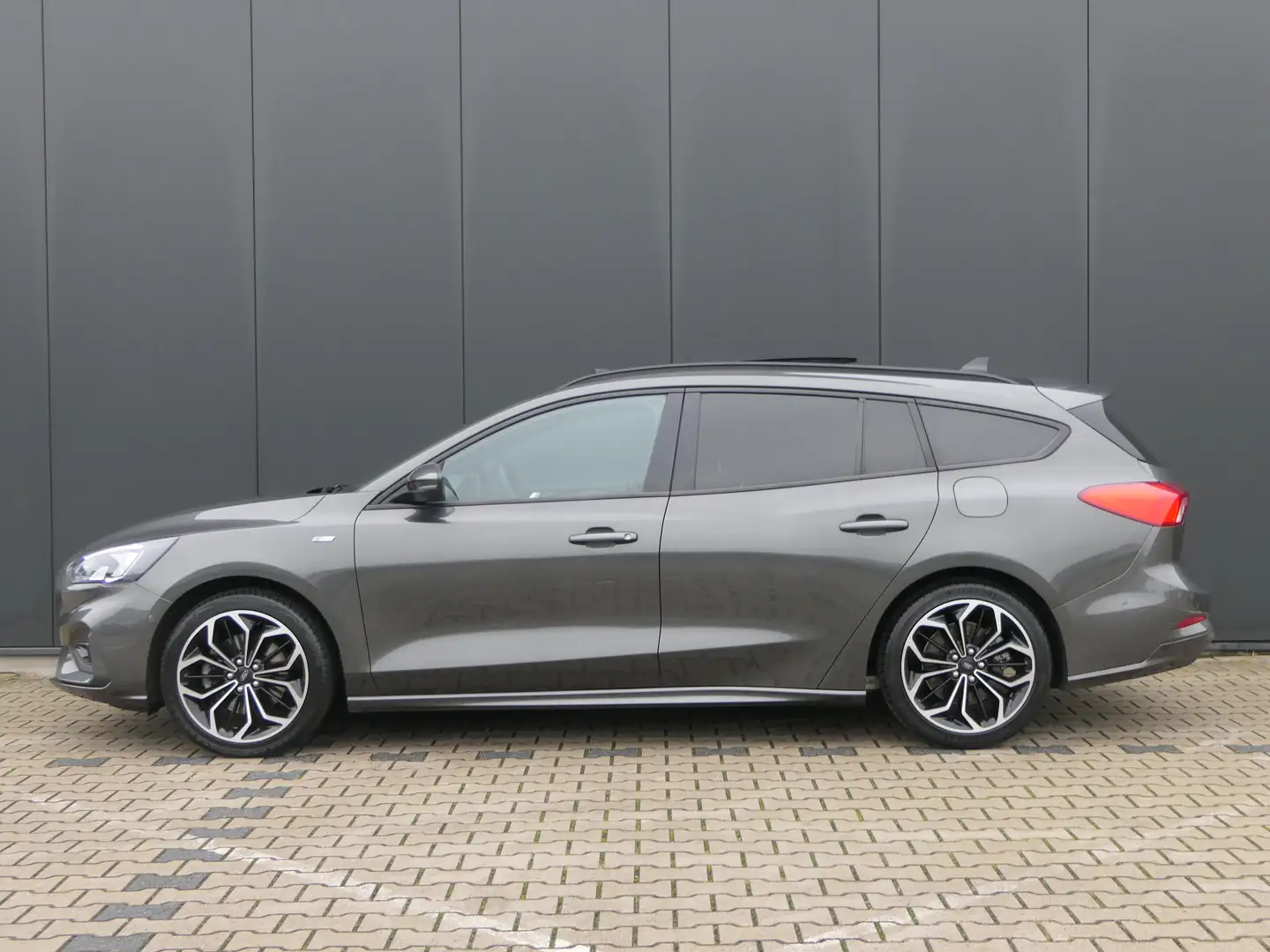 Ford Focus Wagon 1.0 EcoBoost Hybrid ST Line | Panoramadak | Grijs - 2