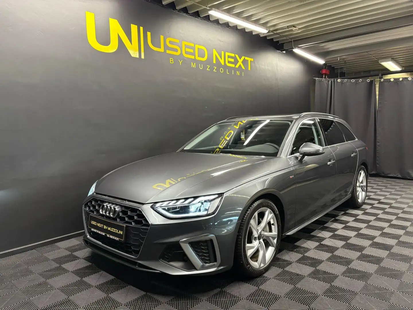 Audi A4 Avant Sline - 40 TDI 204 PANO/CAMERA/CARPLAY Grau - 1