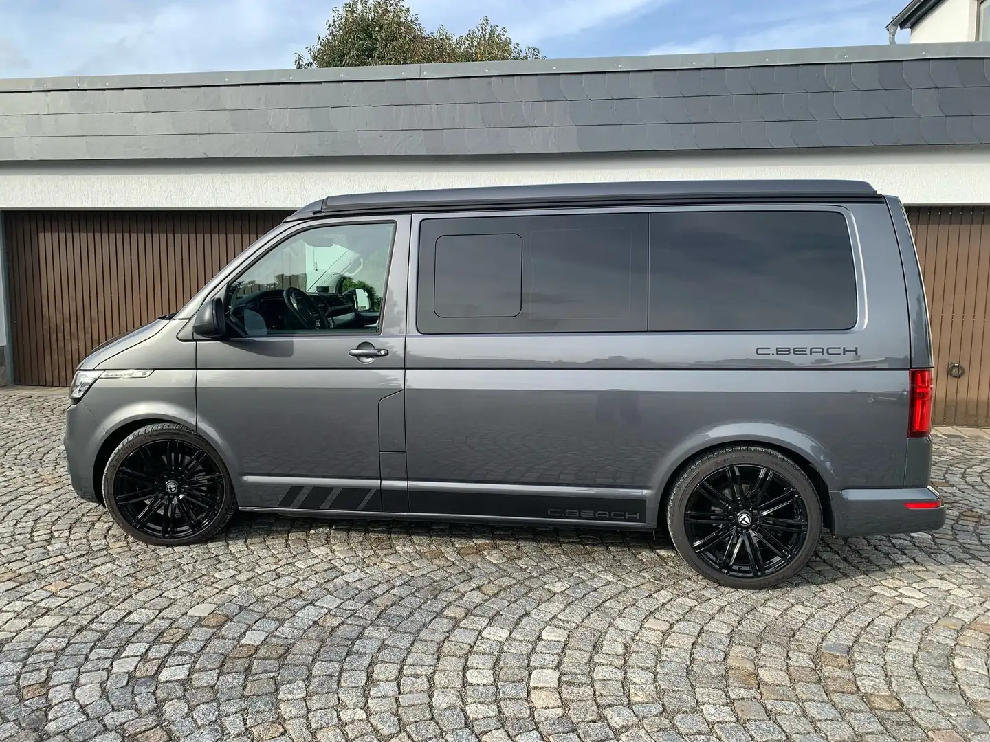 Volkswagen T6.1 California Beach Edition Grau - 1