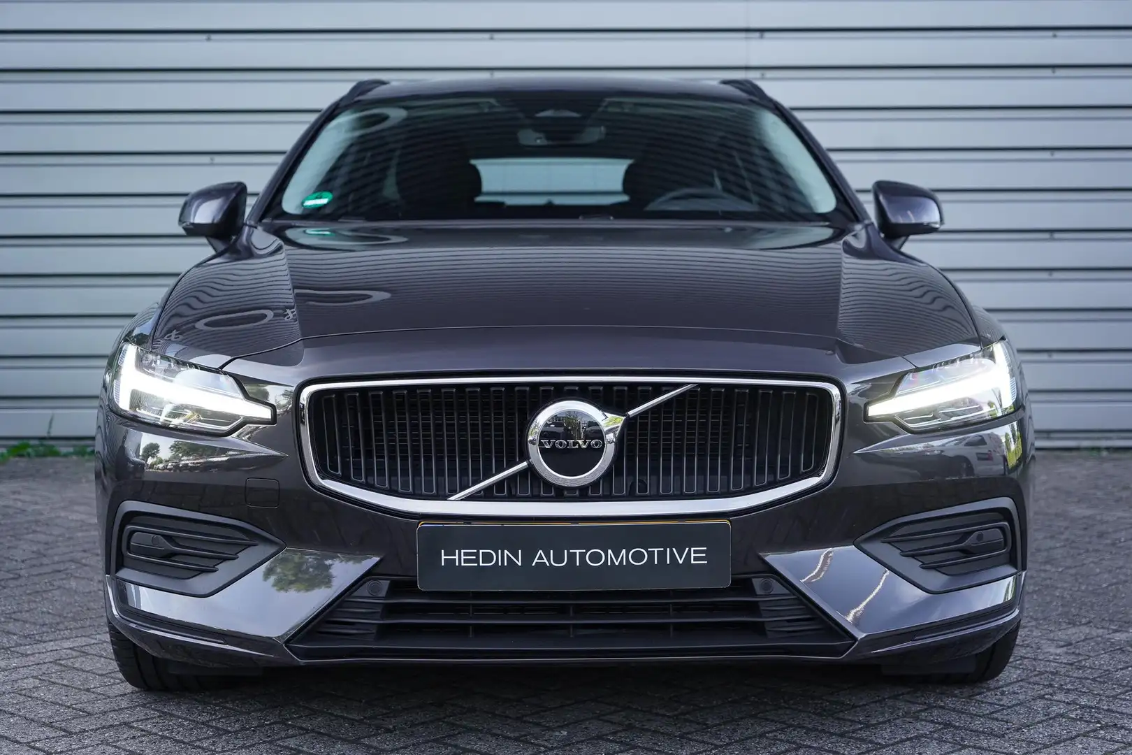 Volvo V60 B3 Essential Edition Mild Hybride 163pk automaat G Grijs - 2
