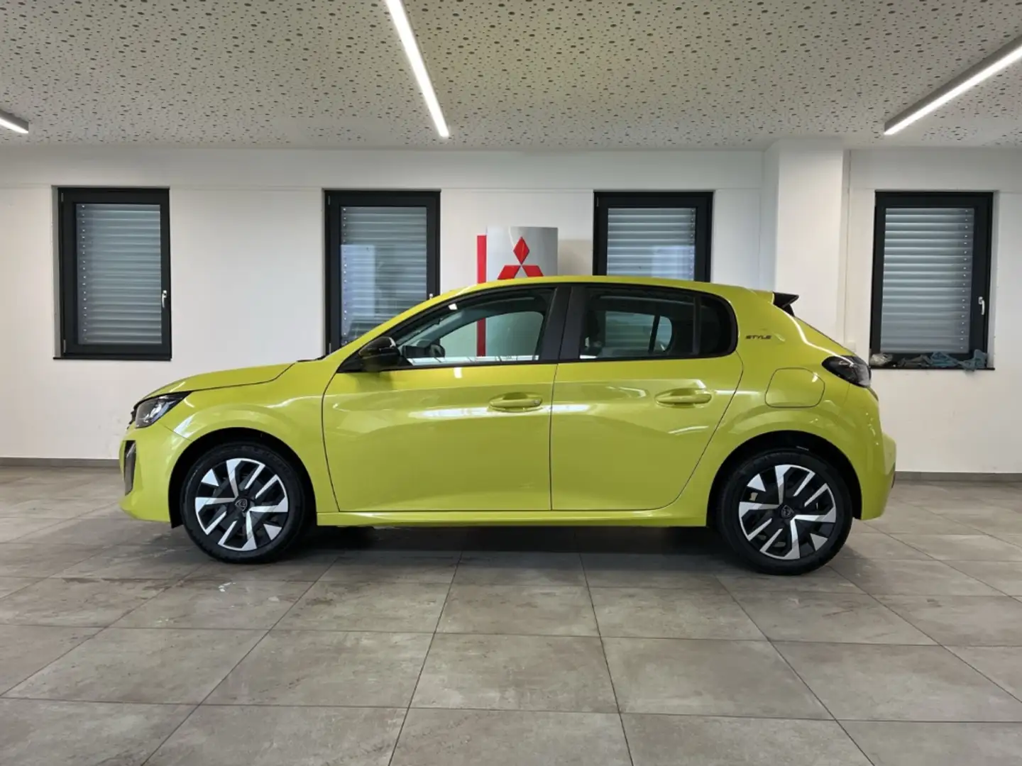 Peugeot 208 1.2 PureTech Style LED Tempomat SHZ PDC Touch Gelb - 2